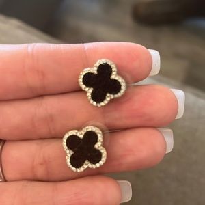 Black druzy stud clover shaped earrings